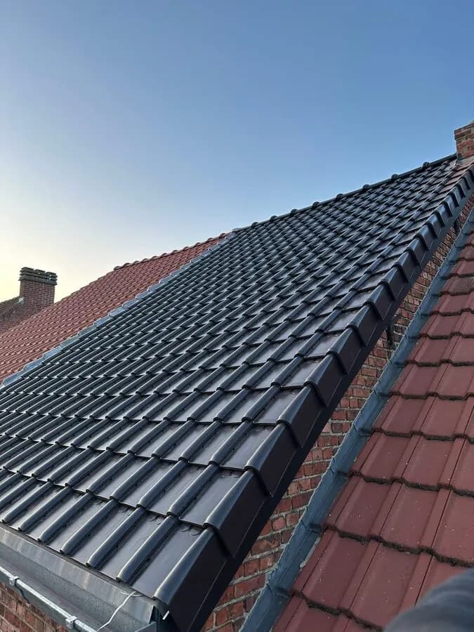 Nieuw antraciet pannendak in de Kempen