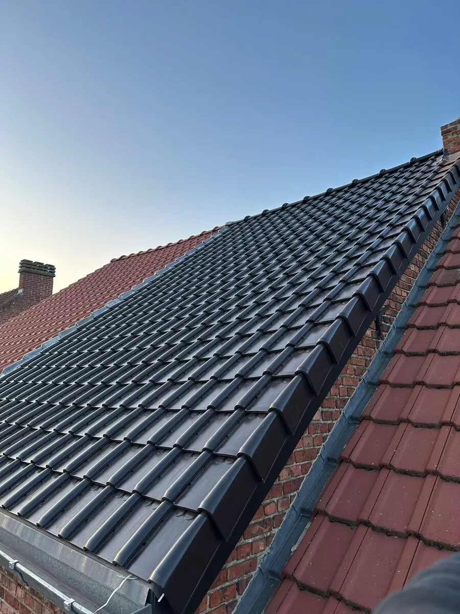 Hellend dak met pannen of leien in de Kempen